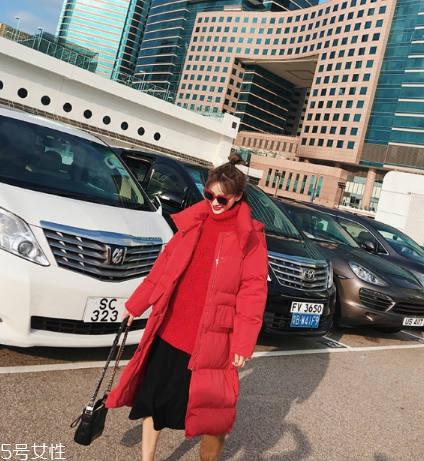 紅色毛衣配什么外套？冬季搭配風(fēng)度與溫度共存