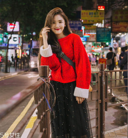 紅色毛衣配什么外套？冬季搭配風(fēng)度與溫度共存