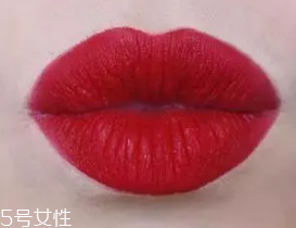 唇膏出水是變質(zhì)了嗎？只是高溫熱出汗