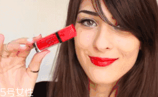 唇膏出水是變質(zhì)了嗎？只是高溫熱出汗