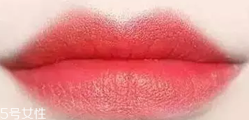 唇膏出水是變質(zhì)了嗎？只是高溫熱出汗