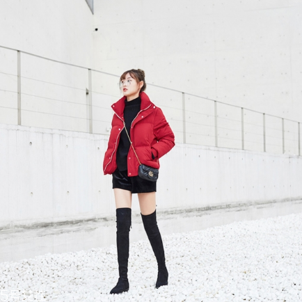 紅色羽絨服搭配什么鞋子？鞋子搭配也是關鍵