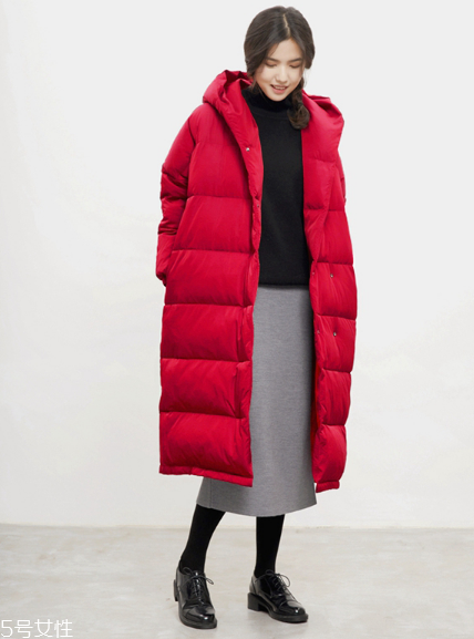 紅色羽絨服搭配什么鞋子？鞋子搭配也是關鍵