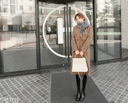 格子圍巾怎么搭配？瞬間打破冬日沉悶感