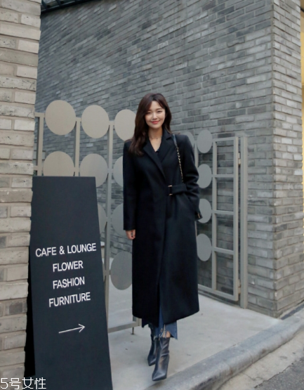 小個(gè)子適合穿過(guò)膝大衣嗎？這樣穿分分鐘視覺(jué)增高