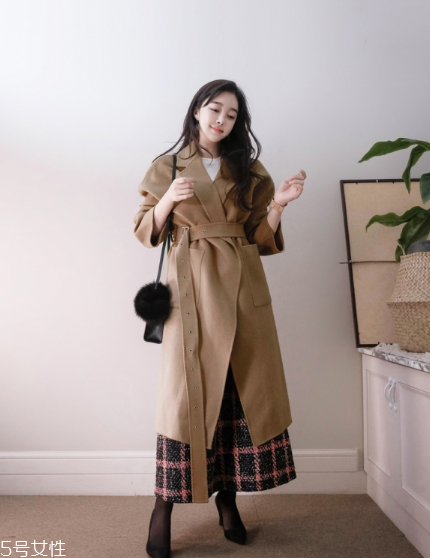小個(gè)子適合穿過(guò)膝大衣嗎？這樣穿分分鐘視覺(jué)增高