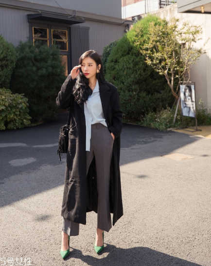 小個(gè)子適合穿過(guò)膝大衣嗎？這樣穿分分鐘視覺(jué)增高