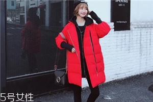 紅色羽絨服搭配什么褲子？四種混搭讓你潮范兒十足