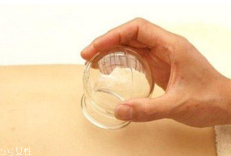 拔罐后身上后背持續(xù)發(fā)癢怎么回事？體內(nèi)風(fēng)邪是主因