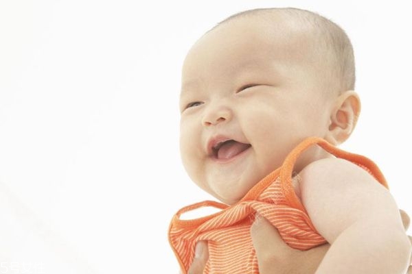 怎樣選擇枕頭讓寶寶睡得更好？從這4點(diǎn)進(jìn)行選擇