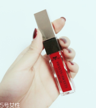 Sweets Sweets唇蜜04號(hào)試色 蜜桃珊瑚好清新 Sweets Sweets唇蜜04號(hào)試色 蜜桃珊瑚好清新