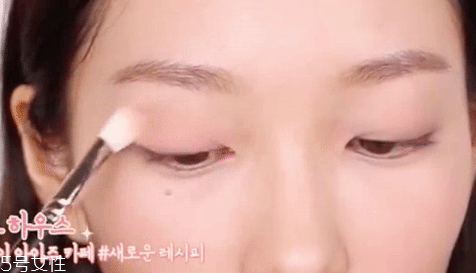 眼影需要卸妝嗎？閃亮海灘眼妝教程