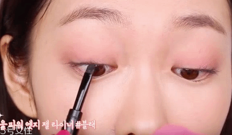 眼影需要卸妝嗎？閃亮海灘眼妝教程