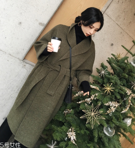 大衣和羽絨服哪個(gè)保暖？這個(gè)冬天不會冷