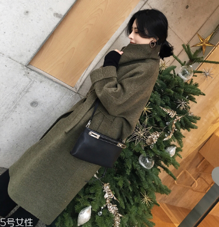 大衣和羽絨服哪個(gè)保暖？這個(gè)冬天不會冷