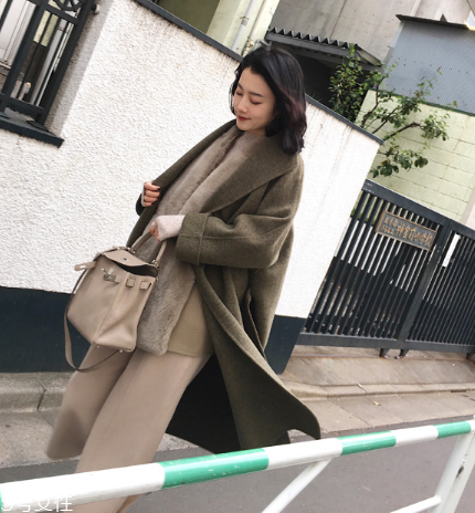 大衣有味道怎么去除？去味道必備小妙招