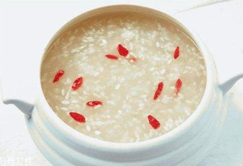 米酒湯圓放多少米酒 按照1:2比例 米酒湯圓放多少米酒 按照1:2比例