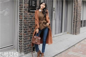 過膝大衣配什么褲子？各種混搭瞬間出眾