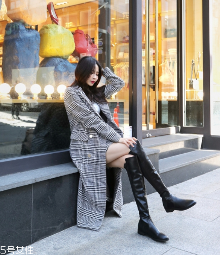 過膝大衣配什么鞋子？瞬間提升自我氣場(chǎng)