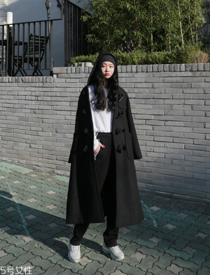 過膝大衣配什么鞋子？瞬間提升自我氣場(chǎng)