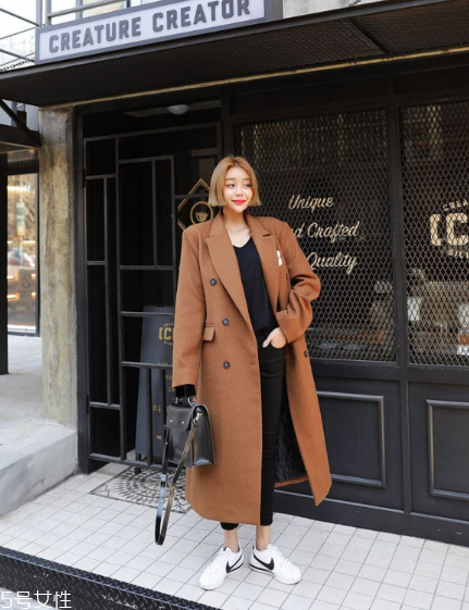 過膝大衣配什么鞋子？瞬間提升自我氣場(chǎng)
