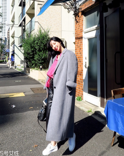 過膝大衣配什么鞋子？瞬間提升自我氣場(chǎng)