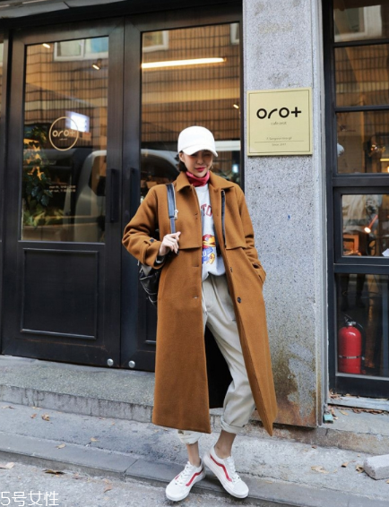 過膝大衣配什么鞋子？瞬間提升自我氣場(chǎng)