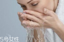 潔面乳和洗面奶是一種產(chǎn)品嗎？洗面奶適合干皮