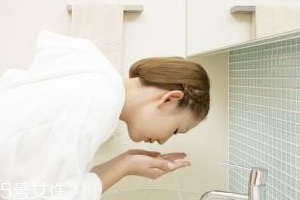 洗臉時一定要順時針嗎？只是一種習(xí)慣