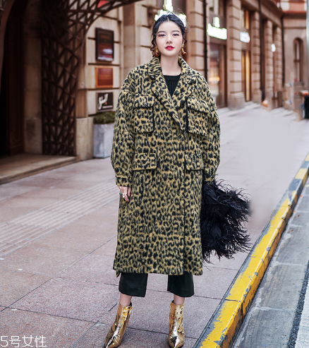 豹紋外套如何搭配？這樣穿絕對時(shí)髦感爆棚