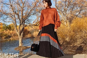 過膝長裙怎么搭配？冬日的花樣穿搭