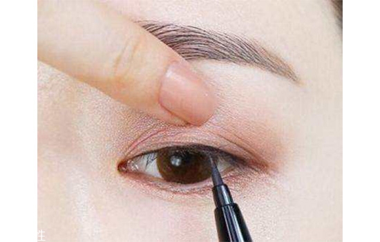 化眼妝對眼睛有害嗎？好看又迷人的眼妝