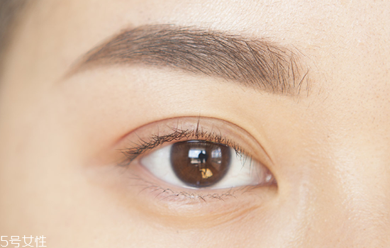 如何化妝使眼睛變大？落日線放大雙眼