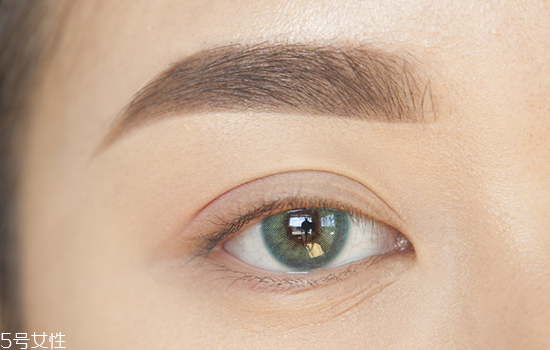 如何化妝使眼睛變大？落日線放大雙眼