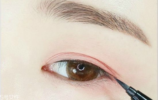 西柚色眼影怎么畫？教你畫高冷女神妝容