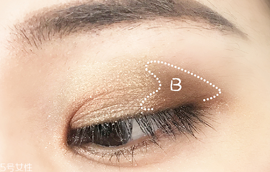 粉棕色眼妝怎么畫？蜜桃?jiàn)y畫法