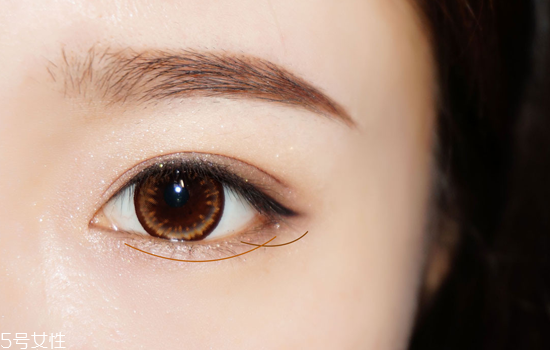 2018秋冬酒紅色眼妝怎么畫？神秘又有女人味的妝容