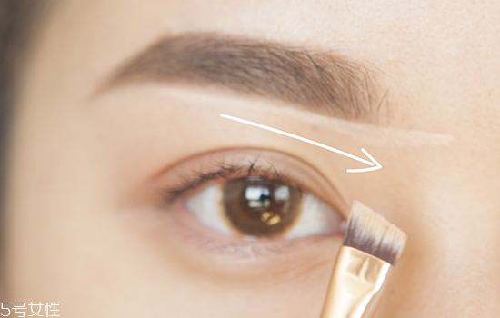 如何化妝使眼睛變大？落日線放大雙眼