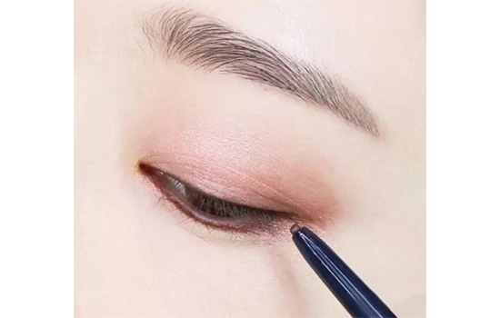 豆沙色眼妝怎么畫(huà)？超受歡迎的空氣眼妝畫(huà)法