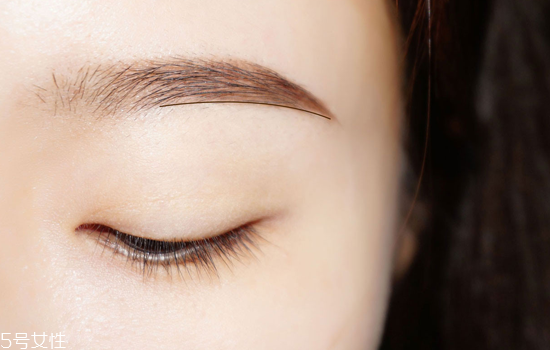 2018秋冬酒紅色眼妝怎么畫？神秘又有女人味的妝容