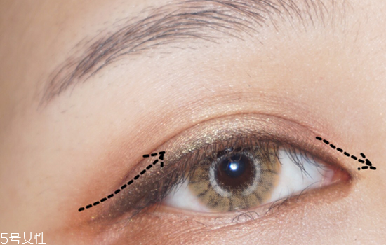 大地色眼影是什么顏色？上班族大眼妝教程