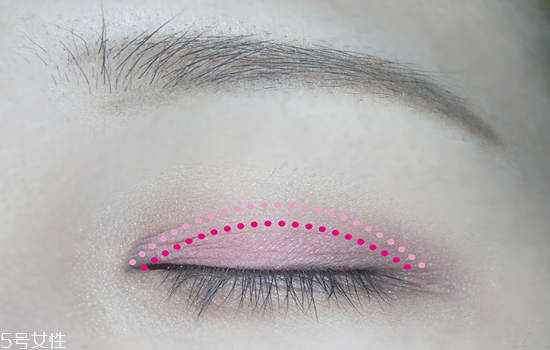 粉棕色眼妝怎么畫？蜜桃?jiàn)y畫法