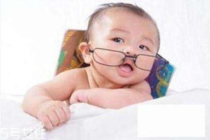 怎樣防止嬰幼兒弱視問題？三種方法合理預防