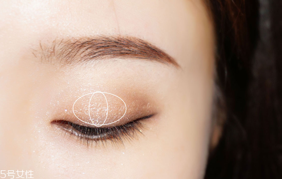 2018秋冬酒紅色眼妝怎么畫？神秘又有女人味的妝容