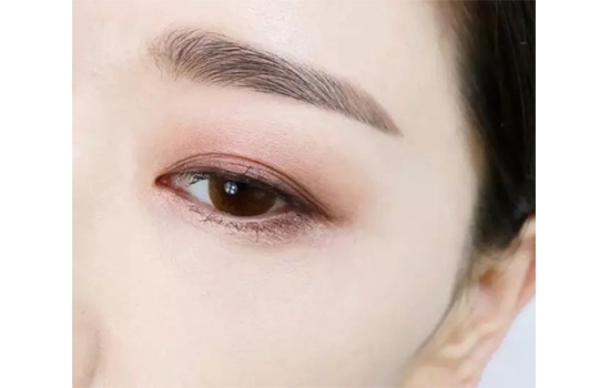 豆沙色眼妝怎么畫(huà)？超受歡迎的空氣眼妝畫(huà)法