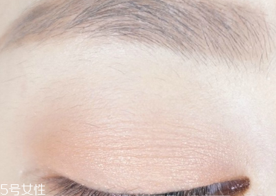 單眼皮怎么化大眼妝？媲美開眼角的大眼妝