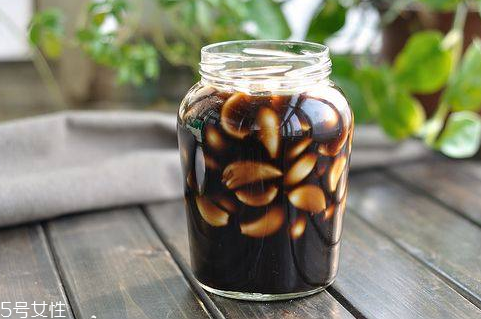 臘八蒜放冷的地方還是熱的地方好？視情況而定