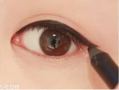 化眼妝應(yīng)注意什么？3款大眼妝無敵放大雙眼