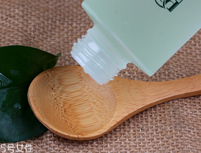 怎么挑選化妝水？護(hù)膚的第一步