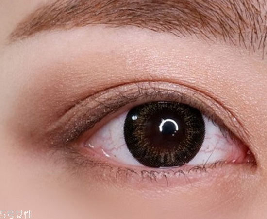 大地色眼影是什么顏色？上班族大眼妝教程